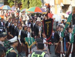 Kades Ngrupit Suherwan Emban Amanah Membawa Pusaka Ponorogo dalam Kirab Grebeg Suro 2026